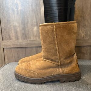 Ugg offroader short boots size 9 chestnut rubber sole sheepskin lining